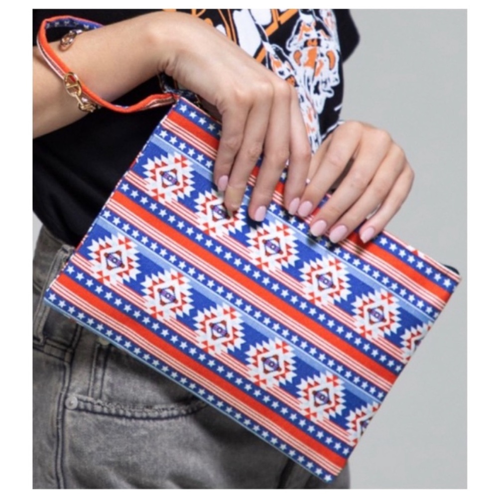 🆕NWT Styline Ethnic Patriotic Stars & Stripes Wristlet